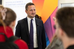 Nicu Ștefănuţă şi-a deschis cabinet de europarlamentar la UVT, unde a fost student