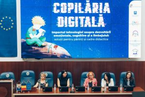 Ecranele şi efectele pe care le au asupra copiilor, dezbătute la Universitatea din Oradea (FOTO)