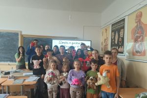 Copiii din Scoarţa au oferit zâmbete, prin donaţii înainte de Paşte