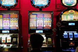 Adio păcănele la Săcele! Consiliul Local a interzis toate jocurile de noroc înafară de loto