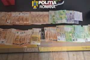 Poliţiştii dâmboviţeni au descins la o reţea care făcea contrabandă cu ţigarete şi metale preţioase