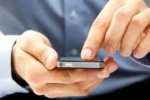 STUDIU: Aproape 50% dintre români dau vina pe smartphone pentru gelozia în relaţii