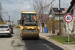 Știri Constanta: Mai multe strazi din Cumpana au intrat in reparatii, odata cu imbunatatirea vremii (FOTO)