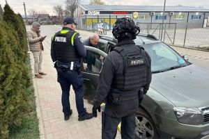 FOTO & VIDEO Șase persoane reţinute în urma percheziţiilor de la Ștefăneşti