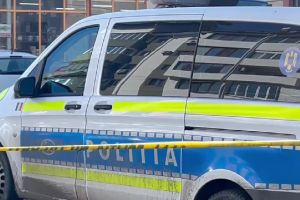 Poliţist găsit împuşcat în cap cu un pistol. Era şef de post de 4 ani