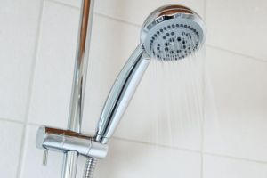 Avarie la intersectia strazilor Suceava cu Adamclisi din Constanta. Mai multi consumatori fara apa calda si caldura  