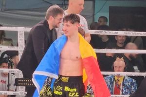 Constanta: Cosmin Bruma si-a aparat centura mondiala Fight Clubbing, cu ocazia galei Elite Fighting Championship (GALERIE FOTO)