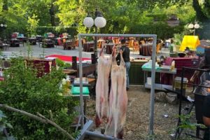 Mieii de Paşte, comercializaţi şi în locuri temporare, în pieţele agroalimentare din Braşov