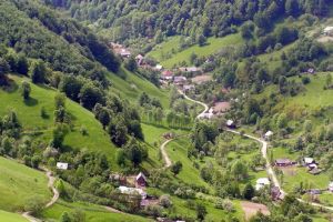 Asfaltarea drumului judeţean dintre Galda de Jos şi Mogoş, neatractivă din cauza bazinului electoral limitat