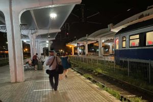 Ora de vară dă peste cap mersul trenurilor. Întârzieri pentru cursele de noapte