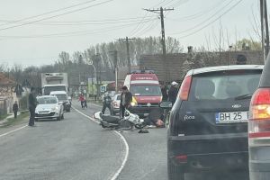 Accident la Săcueni: Mopedist dus la spital după o coliziune cu o maşină