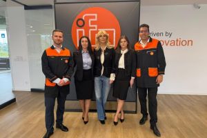 Raluca Turcan în vizită la fabrica IFM din Sibiu: “Cei aproximativ 800 de angajaţi au acces la condiţii de lucru excelente”