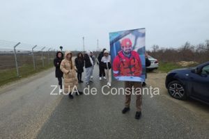 Disperare la Midia: FOTO-VIDEO. Rudele marinarilor disparuti in tragedia navala cer cu disperate reluarea cautarilor
