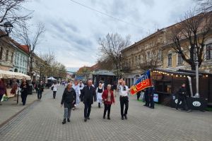 Paradă, tradiţii pascale şi produse locale în centrul Bistriţei, la Ostermarkt