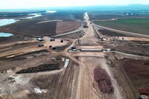 Șosea suspendată pe Autostrada A7: Nodul rutier Bacău Sud va fi construit peste mlaştină