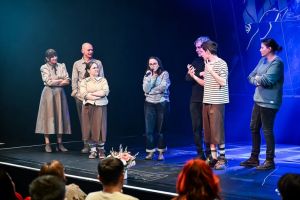 Poveşti inspirate din universul persoanelor cu deficienţe de auz, pe scena Teatrului Gong Sibiu / foto