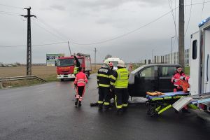 FOTO/VIDEO. Impact puternic în judeţul Satu Mare: maşină răsturnată pe câmp, mai multe persoane rănite