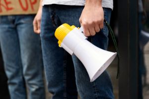 Proteste masive la Londra impotriva ascensiunii extremei drepte. Zeci de mii de persoane au iesit in strada