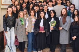 Proces simulat la Judecătoria Topoloveni: elevii Liceului Teoretic „Ion Mihalache”, în roluri de judecători, procurori şi avocaţi