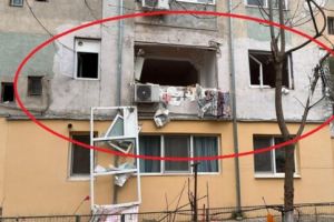Explozie într-un apartament din Caracal: 25 de persoane evacuate, o femeie rănită/ VIDEO