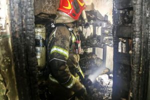 Explozie intr-un apartament din Caracal. O femeie ranita si 25 de locatari evacuati