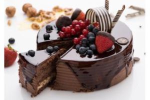 Mihaela Bilic: ”Mai bine mâncaţi o felie de tort decât un kilogram de mere”