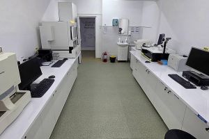 Buhuşi: Laboratorul de microbiologie al Spitalului „Prof. Dr. Eduard Apetrei”, modernizat prin fonduri PNRR