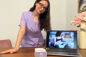 VIDEO Inedit! O tânără de 27 de ani, din Botoşani, învaţă mămicile să alăpteze. „A pornit dintr-o experienţă personală care nu a fost una uşoară”