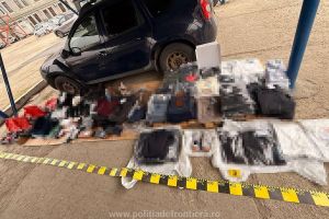 FOTO. A crezut că trece neobservat. Bărbat lăsat fără ,,marfa de firmă” în Satu Mare: poliţiştii au confiscat haine, pantofi, genţi şi parfumuri