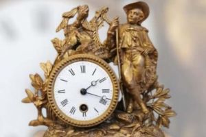 Ora de vară, marcată poetic la Timişoara. Un ceas din secolul al XIX-lea „ascultă timpul” la Muzeul Banatului