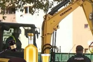 Lucrare terminată prost: ,,Dorel” pe excavator, cu alcoolemie uriaşă, a rupt cabluri electrice în judeţul Satu Mare