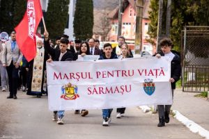 FOTO: Emoţii, credinţă şi inimi deschise, la ”Marşul pentru Viaţă” de la Sărmaşu