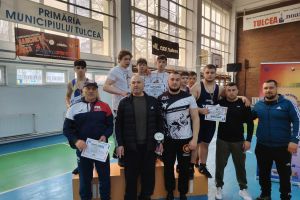 FOTO Trei medialii de aur obţinută de luptătorii de la LPS Botoşani la finalele naţionale Under 17