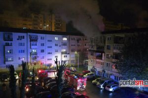 FOTO. Alertă! Incendiu într-un apartament din municipiul Satu Mare: fum gros şi intervenţie de urgenţă