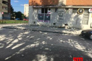 FOTO. Tencuială căzută de pe un bloc din municipiul Satu Mare
