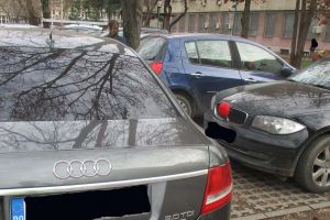 Trotuarele, ocupate de maşini. Peste 1.700 de amenzi aplicate de Poliţia Locală Timişoara