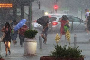 Ciclonul Deborah traversează România: ar putea provoca pagube serioase