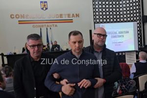 FOTO+VIDEO: Incident la debutul sedintei CJ Constanta! S-a solicitat interventia agentilor de paza 