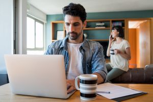 Job-urile în sistem remote, cresc rata natalităţii: rezultate surprinzătoare în 38 de ţări