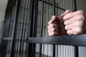 Maşină incendiată din răzbunare, în Gorj. Un bărbat de 69 de ani a fost reţinut