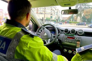 Controale în trafic, într-un oraş din Botoşani! Nouă pietoni şi 22 de şoferi amendaţi de poliţişti