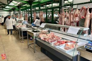 FOTO. Carne de miel pentru Sarbatorile Pascale, comercializata in pietele agroalimentare Grivitei si Tomis III, Constanta