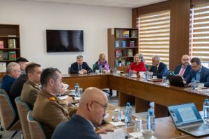 Războiul hibrid şi dronele: viitorul armatei române, dezbătut la Sibiu / foto