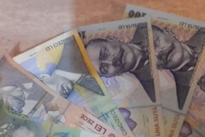 Știri Romania: Dupa Suceava, au aparut bani falsi si in Mehedinti. O minora a fost folosita pentru plasarea bancnotelor