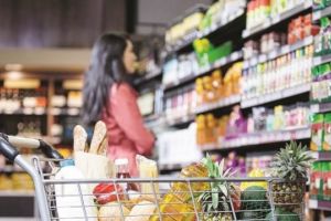 În 2 zile expiră plafonarea preţurilor la alimentele de bază. Ce produse se vor scumpi