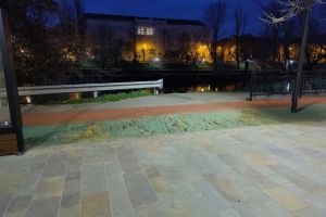 Alei pietonale, deconectate în parcul Libertăţii: Constructorul trebuie să refacă zona (FOTO)