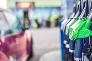 Guvernul pregăteşte ieftinirea carburanţilor. Cu cât scad preţurile la pompă