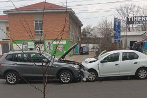 VIDEO Accident în municipiul Botoşani! Un preot a fost rănit şi transportat la spital
