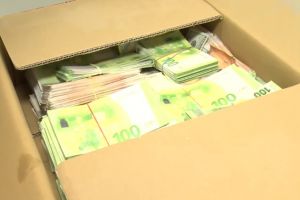 Captură uriaşă: 1,3 milioane de euro în bancnote falsificate, scoase din circulaţie în România