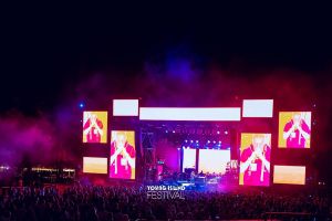 Young Island Festival anunţă primii artişti ai ediţiei 2026 – „Community”, o ediţie dedicată spiritului băcăuan şi marilor nume care au scris istoria festivalului